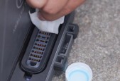充电器表面污渍如何清理？
