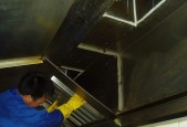 餐厅油烟机的安装与清洗（确保餐厅环境清洁卫生）