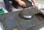 火碱清洗油烟机的正确步骤是什么？需要注意哪些安全事项？
