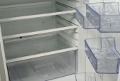 如何正确清洗冰箱（简单步骤帮助你彻底清洗冰箱）