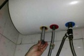 浴室电热水器清洗方法（轻松学会清洗电热水器）