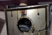 用苏打水清洗抽油烟机的简便方法（清洗抽油烟机轻松又环保）