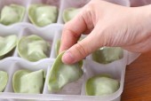没有冰箱，如何冷冻饺子（便捷方法帮助你保存鲜美的饺子）