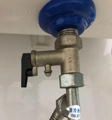 热水器开冷水漏水怎么办（解决热水器开冷水漏水问题的有效方法）  第1张
