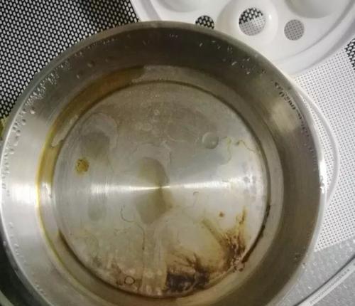 净水器烧出水垢的处理方法（净水器水垢清洁和预防技巧）  第1张