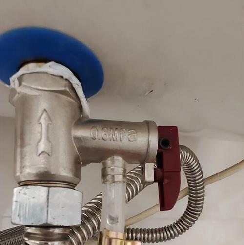 热水器泄压开关漏水的处理方法（如何有效解决热水器泄压开关漏水问题）  第1张