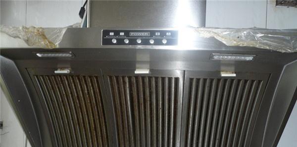 如何正确清洗抽油烟机和灶具（轻松学会清洗油烟机和灶具）  第1张