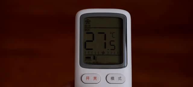 如何清除空调上的灰尘（简单方法帮助您保持空调清洁）  第1张