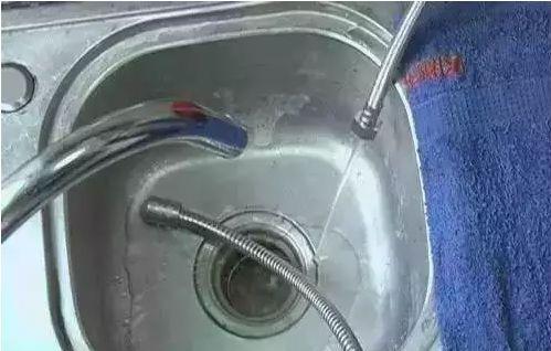 热水器内丝断了怎么办（遇到热水器内丝断的情况）  第1张
