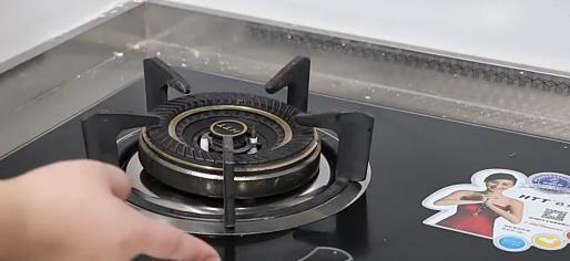 家用燃气灶火小的原因及解决方法（保障家庭安全的必要措施）  第2张