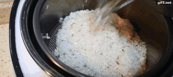 如何解决电饭煲蒸米饭未熟的问题（电饭煲蒸米饭未熟的原因及解决方法）  第1张