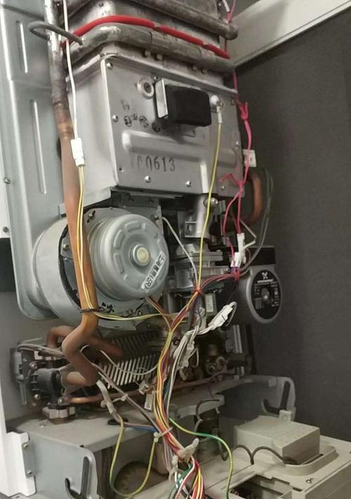 解析天然气热水器打不起火的原因及解决方法（天然气热水器问题分析）  第1张