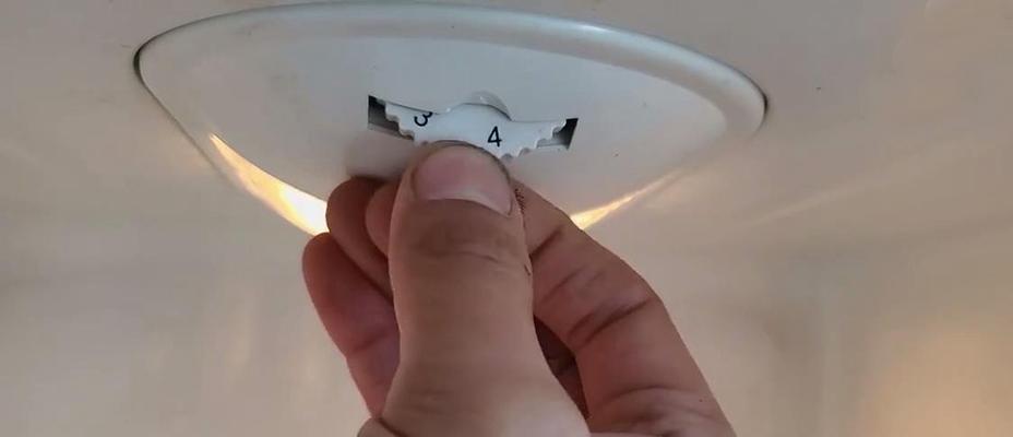 如何调整冰箱的温度（简单的步骤帮你掌握调节冰箱温度的技巧）  第2张