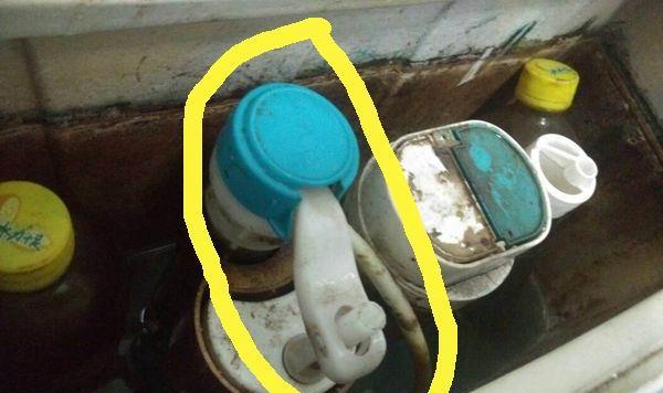 津上马桶水箱一直流水怎么修复？  第2张