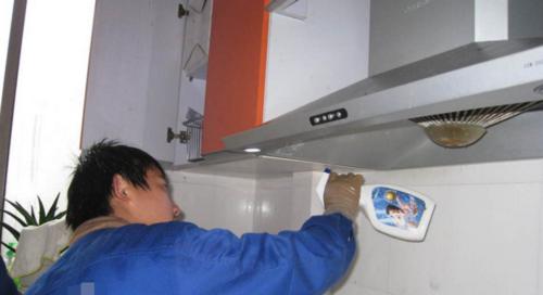高温怎么清洗抽油烟机？有效去除油污的步骤是什么？  第2张