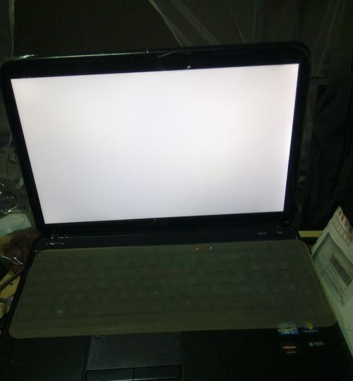 显示器白屏无法进入系统？如何快速解决？  第1张