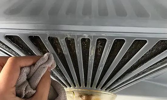 油烟机油杯有油怎么清洗？清洗步骤和注意事项是什么？  第3张